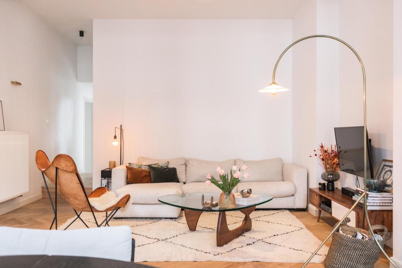 Traditional Chic, High Ceilings' Aircos And Garage Apartment Antwerp