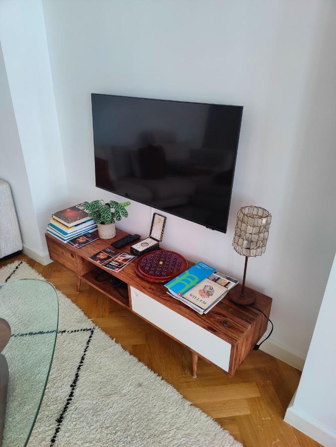 Traditional Chic, High Ceilings' Aircos And Garage Apartment Antwerp