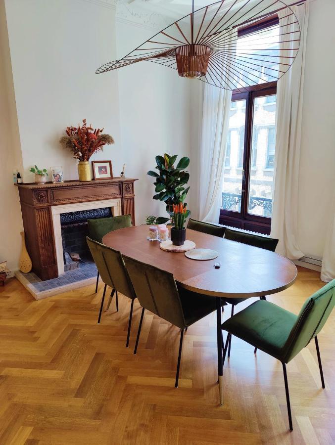 Traditional Chic, High Ceilings' Aircos And Garage Apartment Antwerp