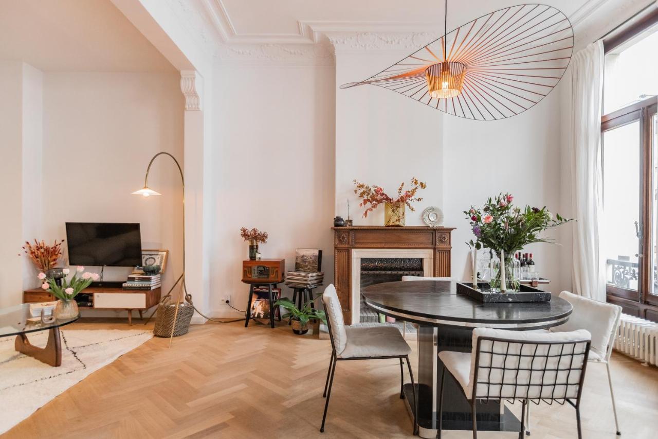 Traditional Chic, High Ceilings' Aircos And Garage