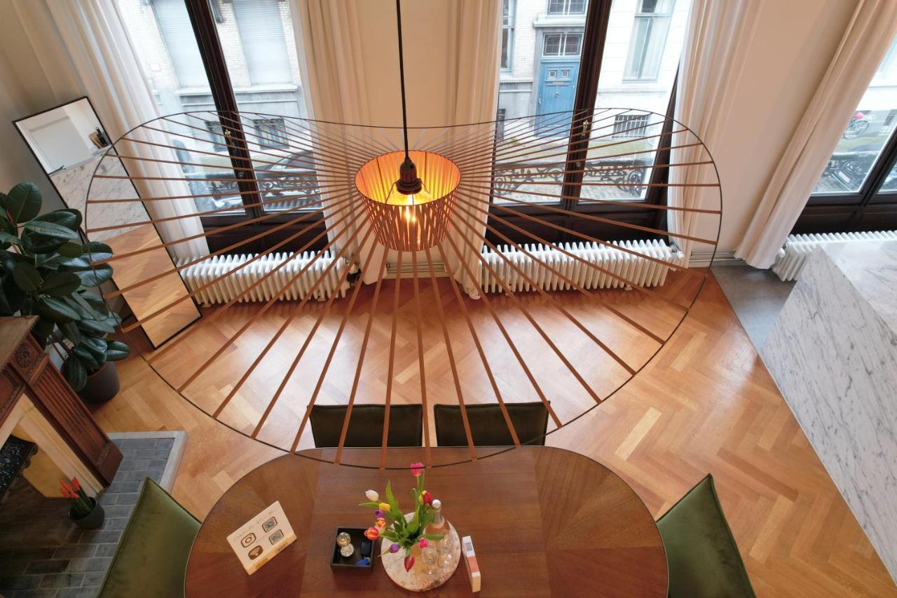 Traditional Chic, High Ceilings' Aircos And Garage Apartment